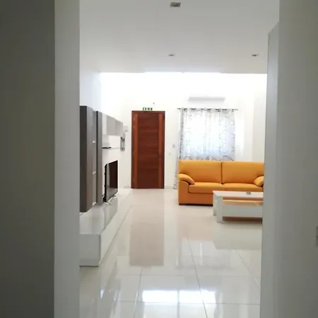 Let Me Host - Maisonette Coral Bay Apartment *